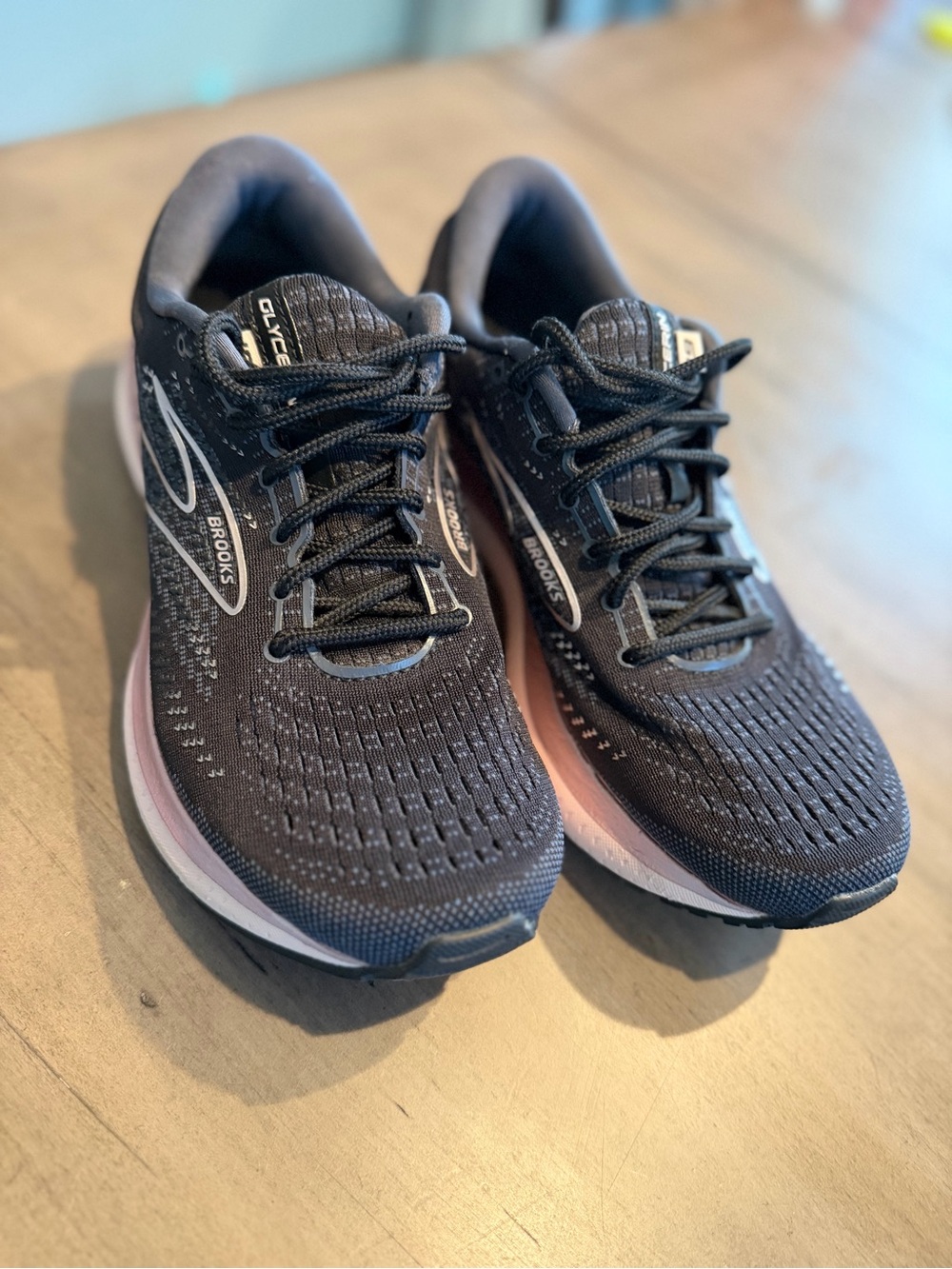 Brooks Women's Black and Light Pink Glycerin Running Shoes 9 wide